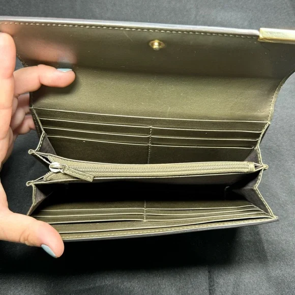 🩶GUCCI Metallic Gray Patent Microguccissima Wallet, Italy🩶 - Picture 8 of 14